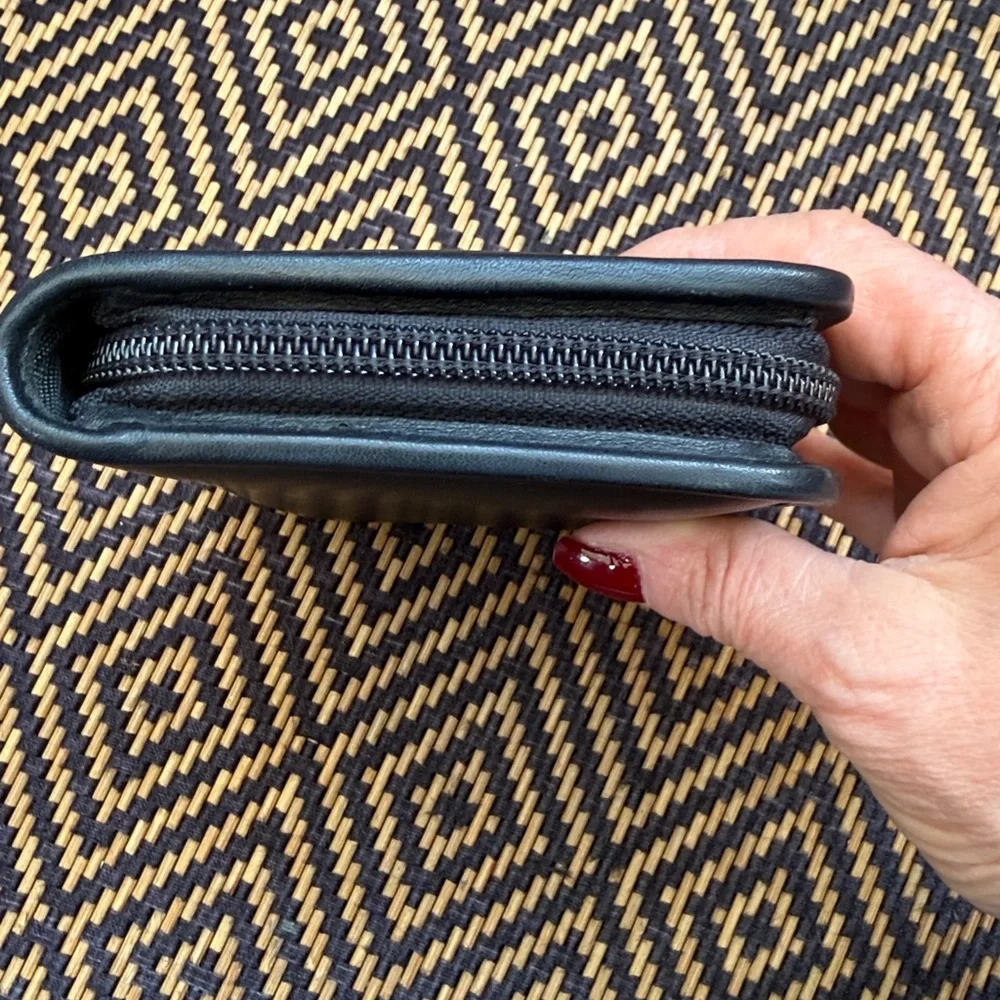 Vintage Coach Black Leather Zip-Around wallet 4565 black